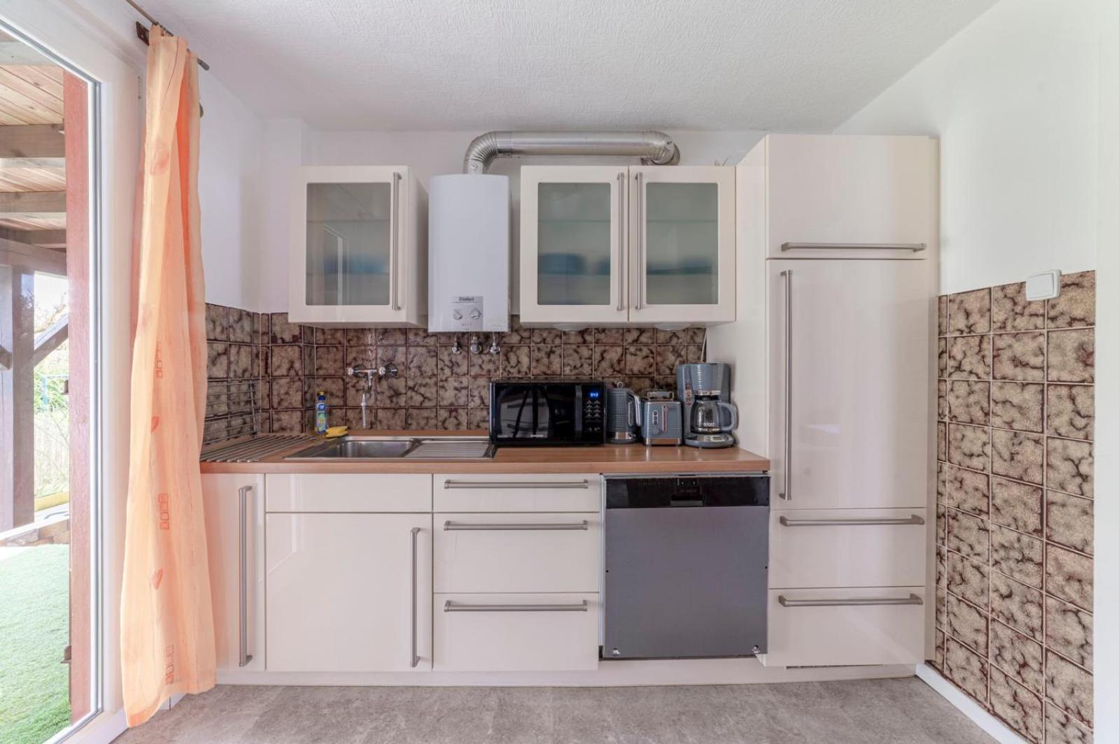 Appartement Cozy With Garden, Balcony And Parking Area In