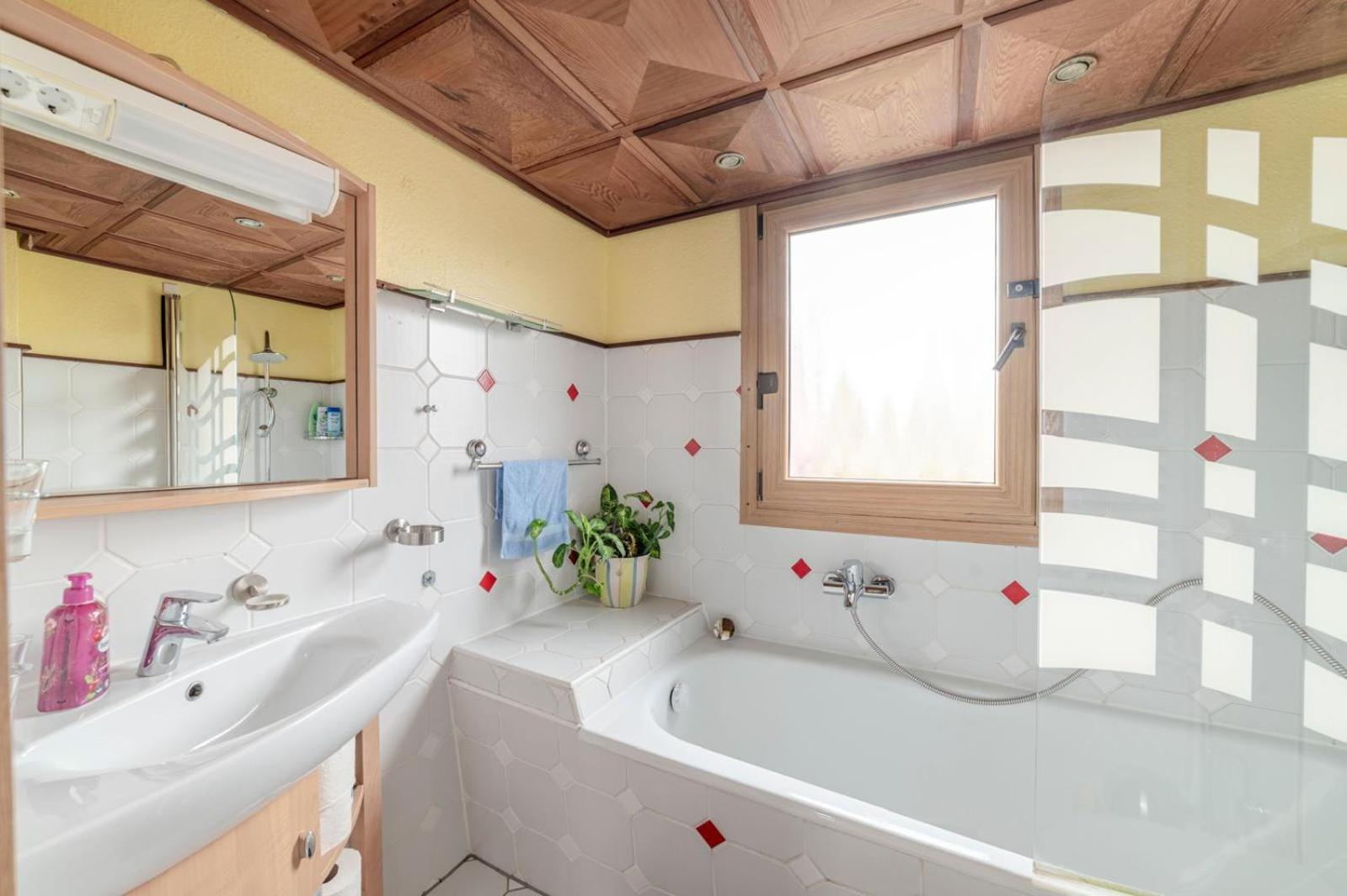 Appartement Cozy With Garden, Balcony And Parking Area In *